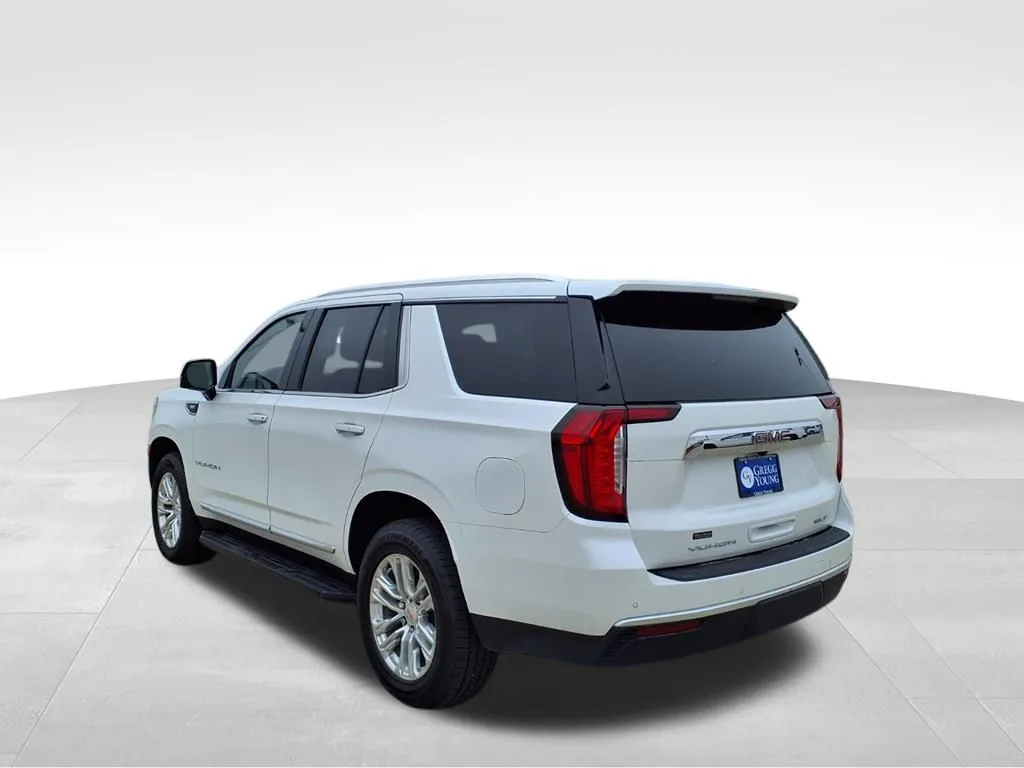 2022 Gmc Yukon SLT photo 2