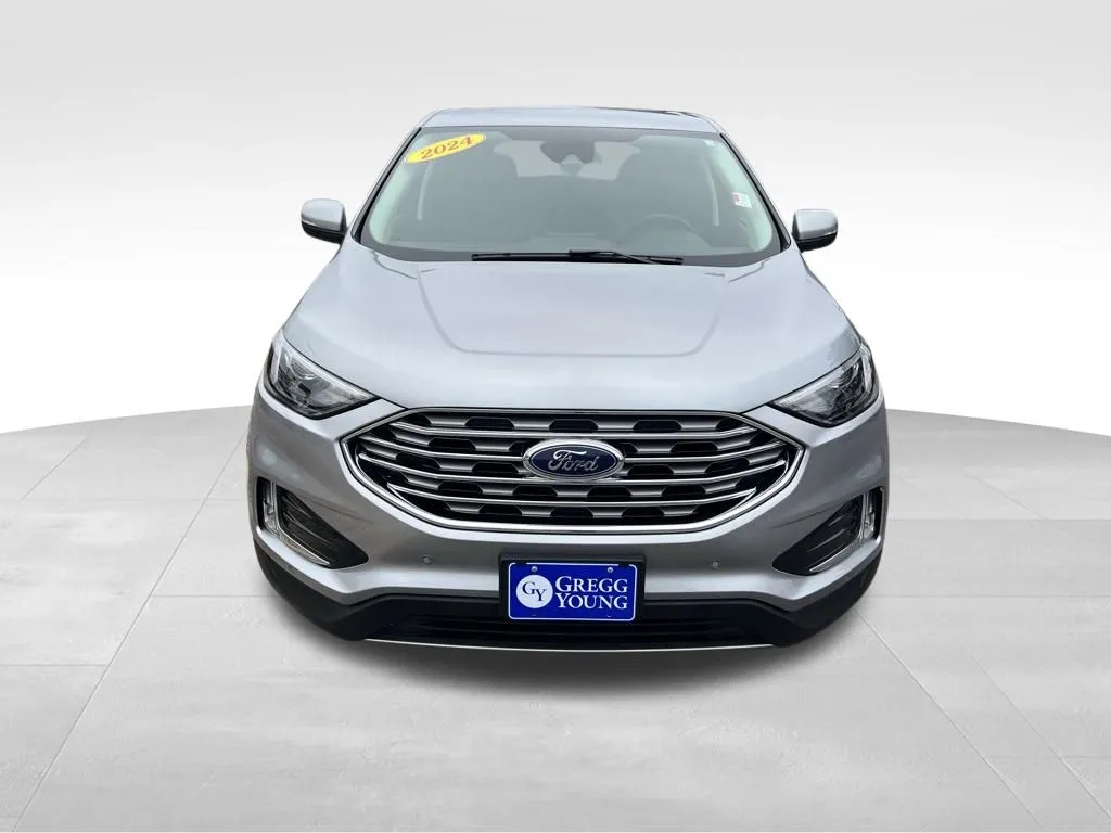 2024 Ford Edge Titanium photo 4