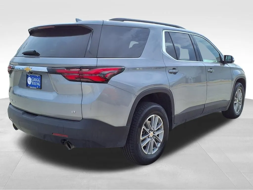 2023 Chevrolet Traverse Cloth photo 3