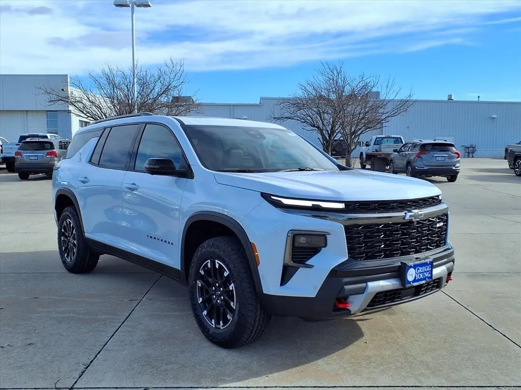 2026 Chevrolet Traverse Z71 photo 3