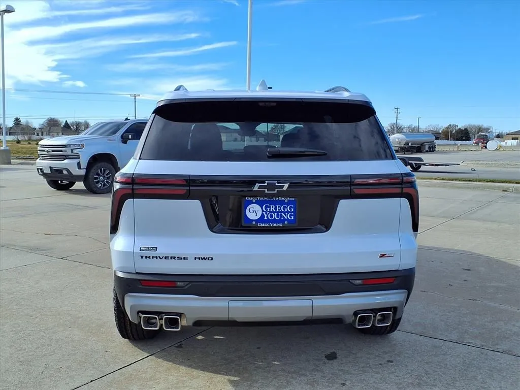 2026 Chevrolet Traverse Z71 photo 2