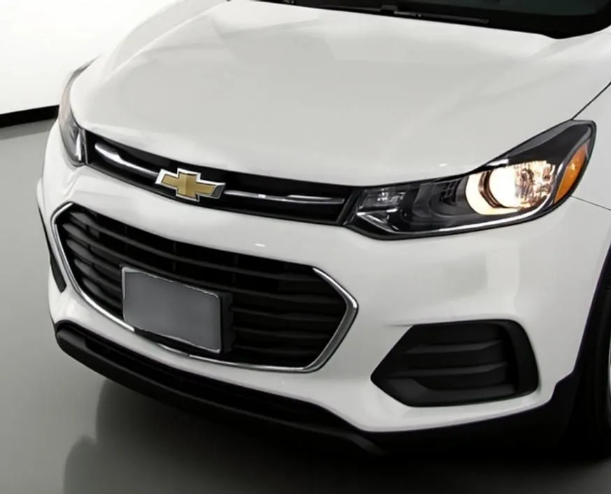 2020 Chevrolet Trax LS photo 2