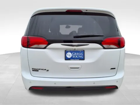 More photos of 2020 Chrysler Pacifica Launch Edition at Gregg Young Chevrolet GMC of Columbus, NE