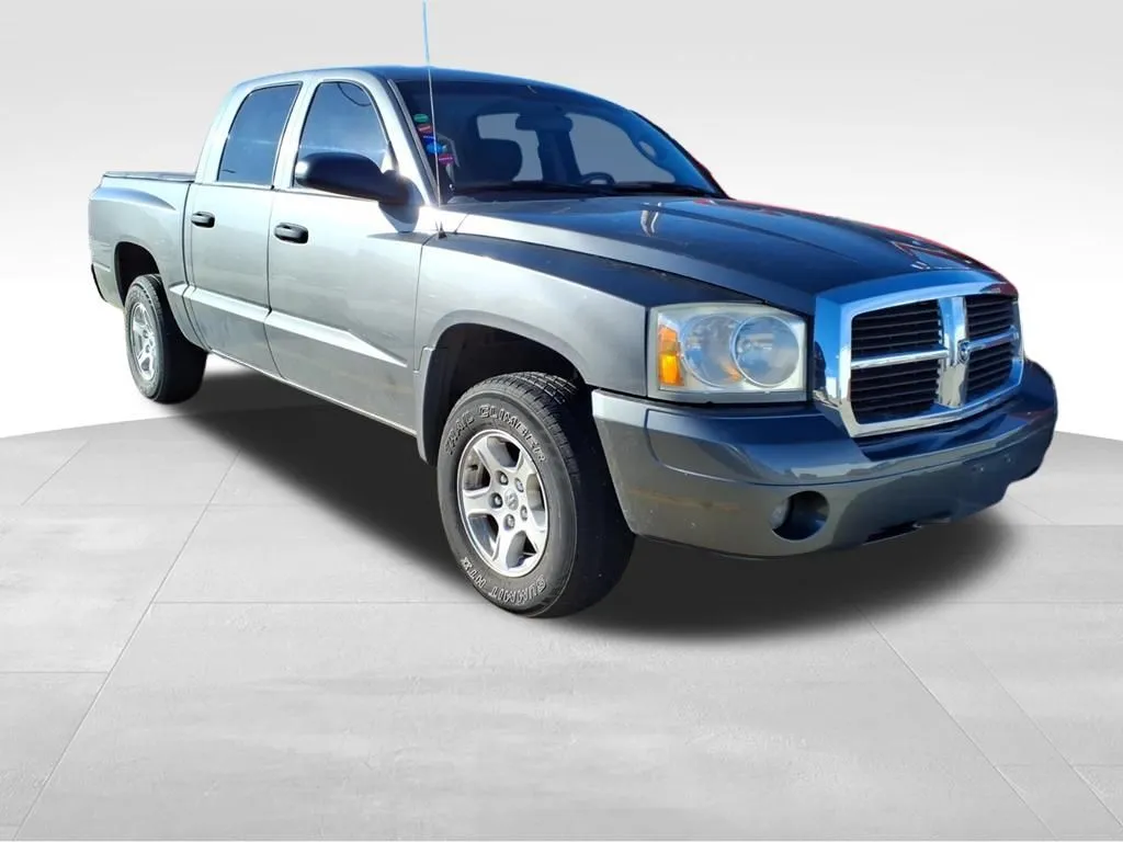 2007 Dodge Dakota SLT photo 2