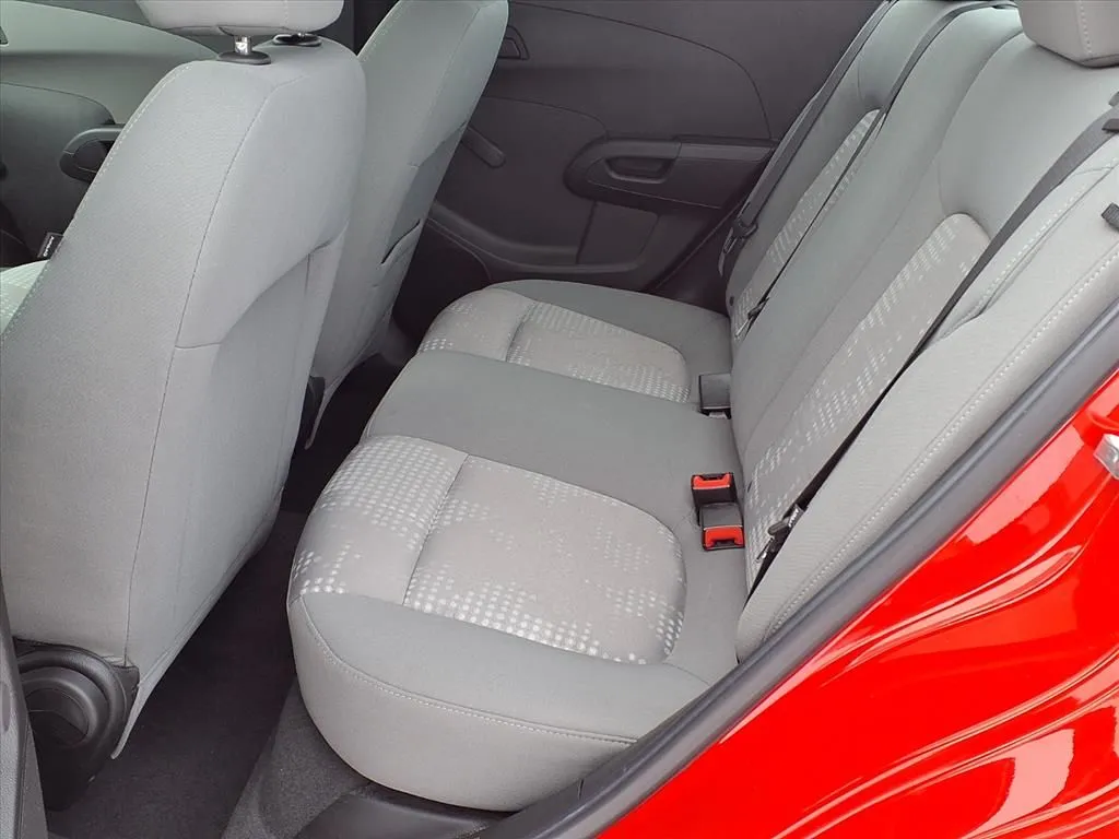 2018 Chevrolet Sonic LS photo 4