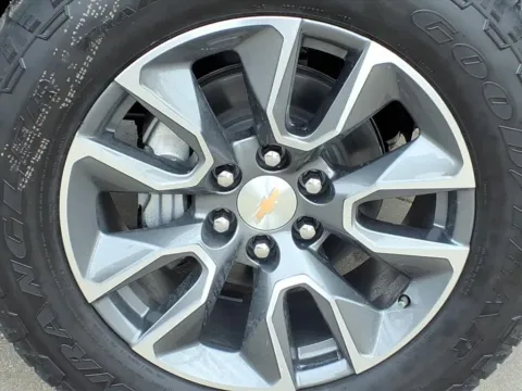 More photos of 2026 Chevrolet Silverado 1500 LT at Gregg Young Chevrolet GMC of Columbus, NE