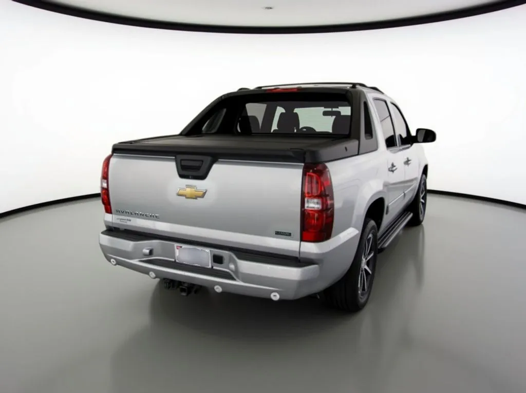 2011 Chevrolet Avalanche LT photo 2