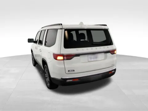 More photos of 2022 Jeep Wagoneer Series III at Gregg Young Chevrolet GMC of Columbus, NE