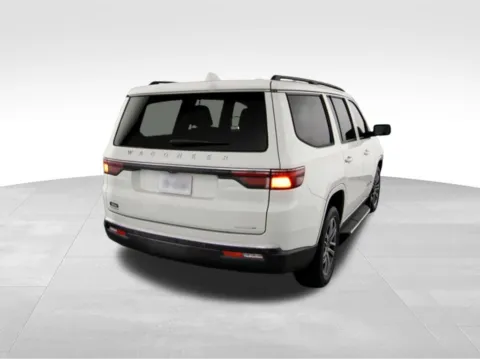 More photos of 2022 Jeep Wagoneer Series III at Gregg Young Chevrolet GMC of Columbus, NE