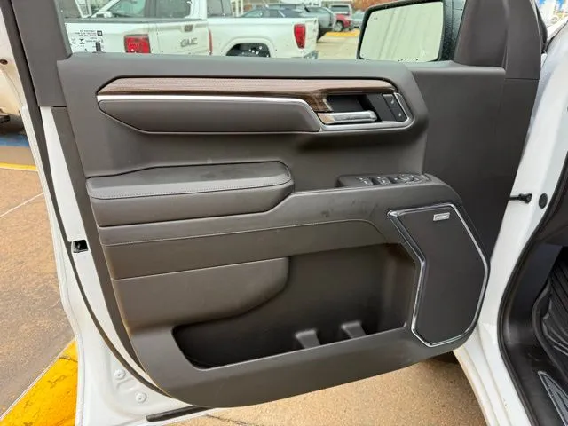 2025 Chevrolet Silverado 1500 LT Trail Boss photo 3