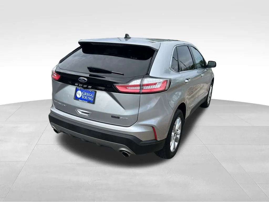 2024 Ford Edge Titanium photo 3