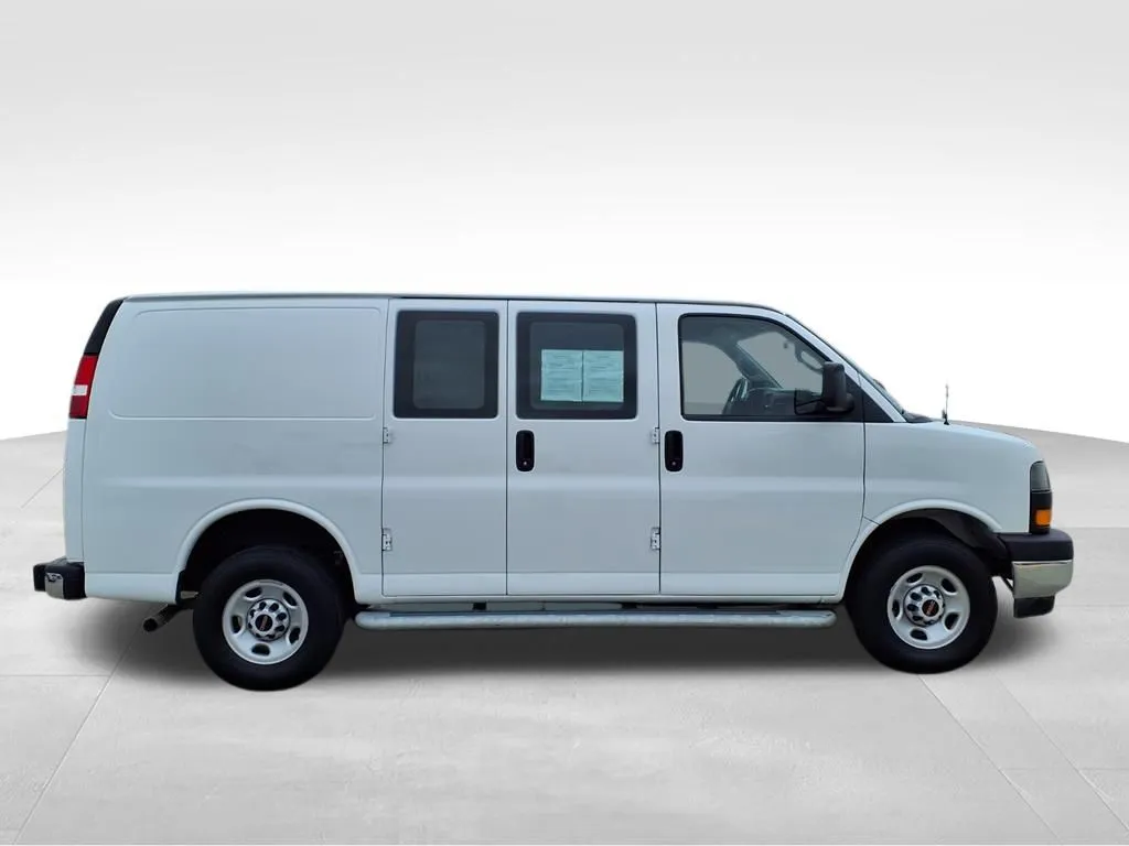 2023 Gmc Savana Cargo 2500 photo 3