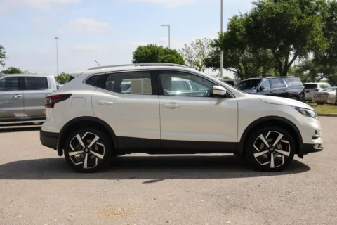 More photos of 2022 Nissan Rogue Sport SL at Covert Cadillac, TX