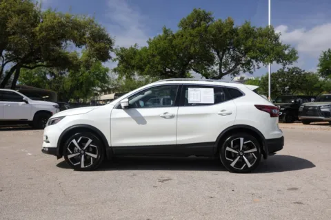 Photos of 2022 Nissan Rogue Sport SL for sale in Austin, TX at Covert Cadillac