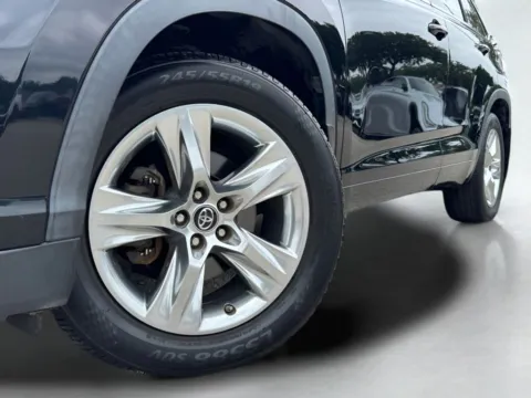 Photos of 2016 Toyota Highlander Limited Platinum V6 for sale in Austin, TX at Covert Cadillac