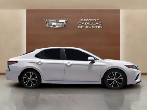 More photos of 2018 Toyota Camry SE at Covert Cadillac, TX