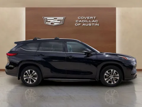 More photos of 2020 Toyota Highlander XLE at Covert Cadillac, TX