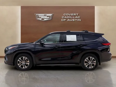 Photos of 2020 Toyota Highlander XLE for sale in Austin, TX at Covert Cadillac