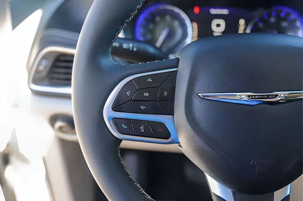 Chrysler Pacifica photo 17