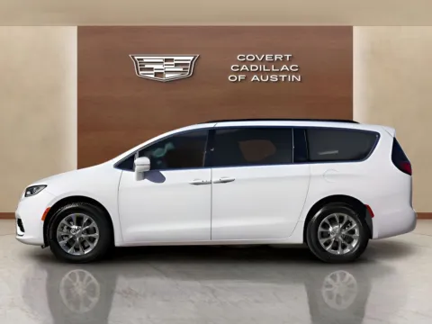 More photos of 2022 Chrysler Pacifica Touring L at Covert Cadillac, TX