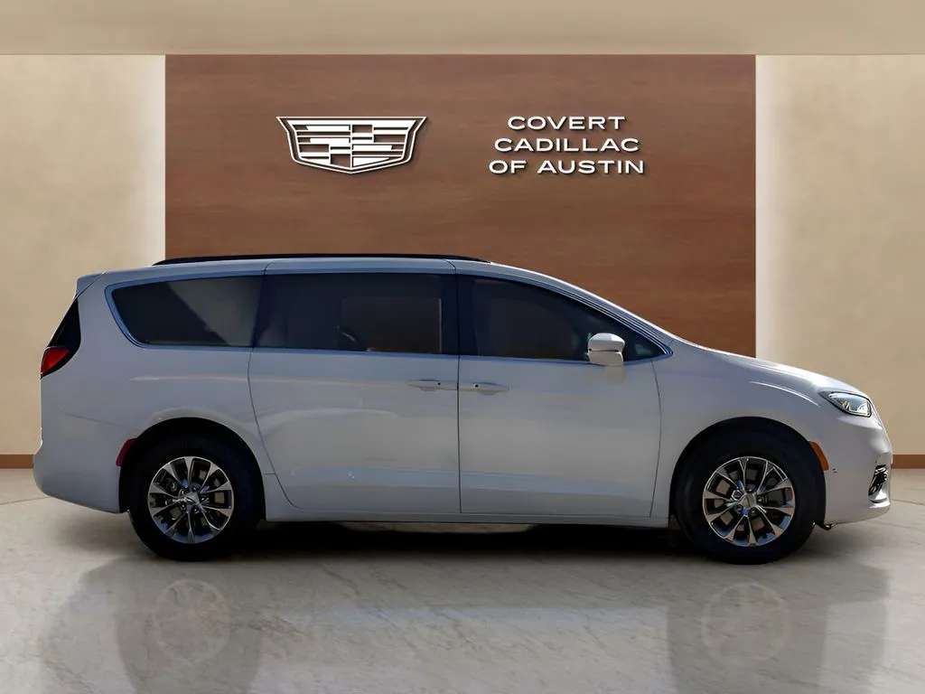 Chrysler Pacifica photo 8