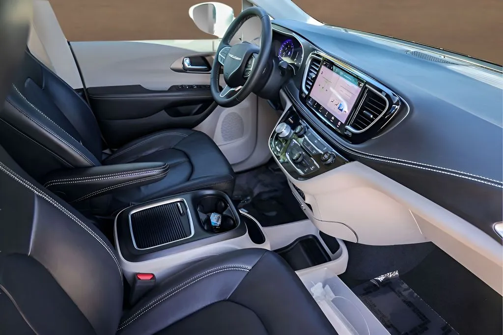 Chrysler Pacifica photo 31