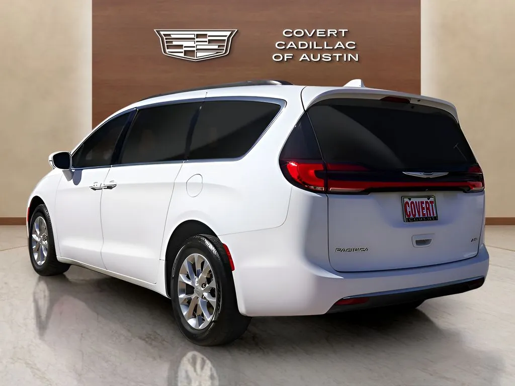 Chrysler Pacifica photo 6