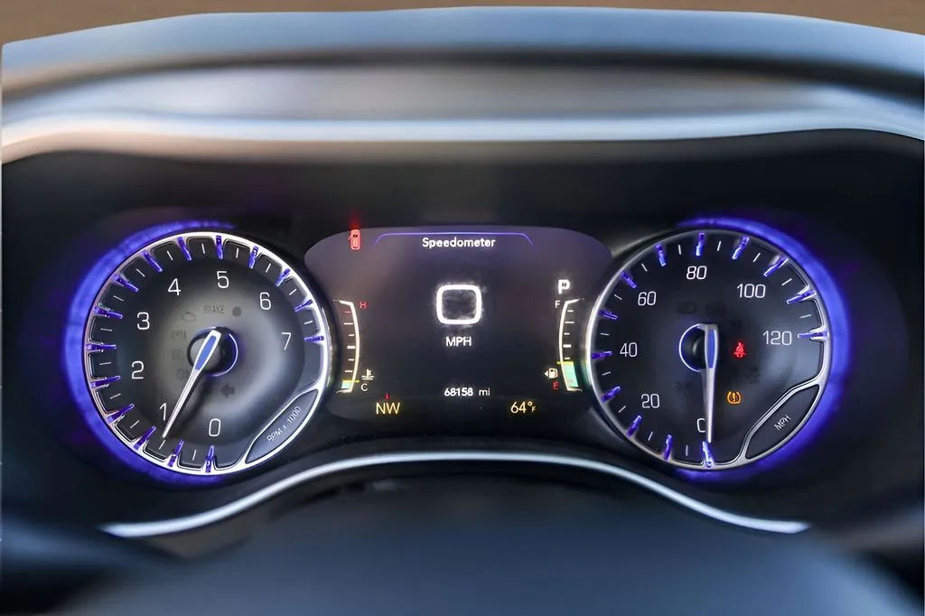 Chrysler Pacifica photo 14