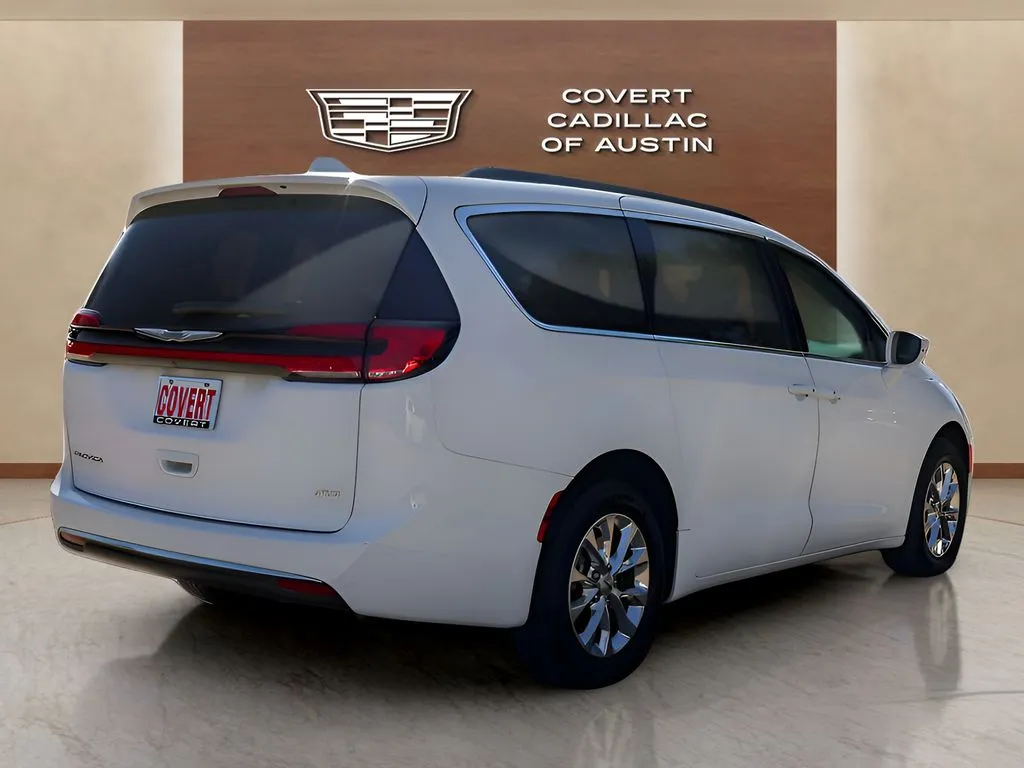 Chrysler Pacifica photo 7