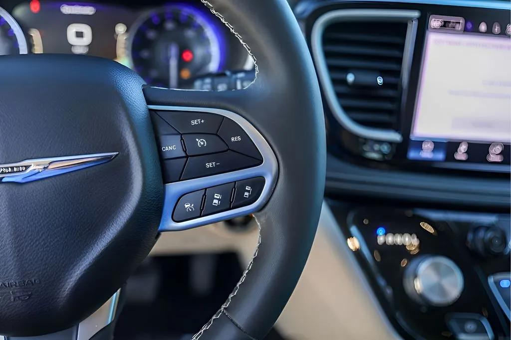 Chrysler Pacifica photo 16