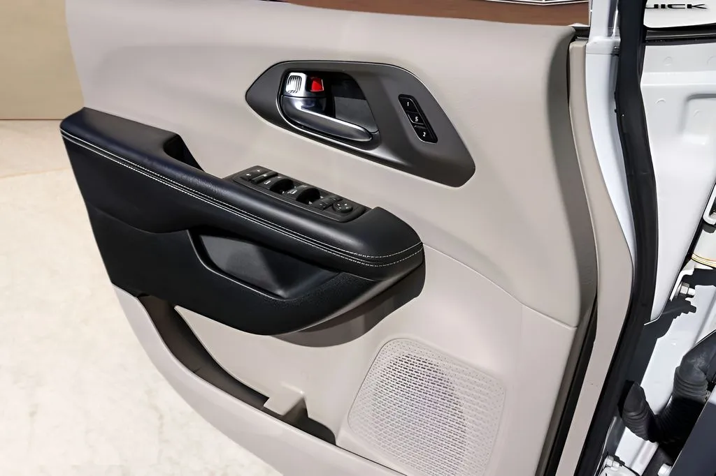 Chrysler Pacifica photo 25