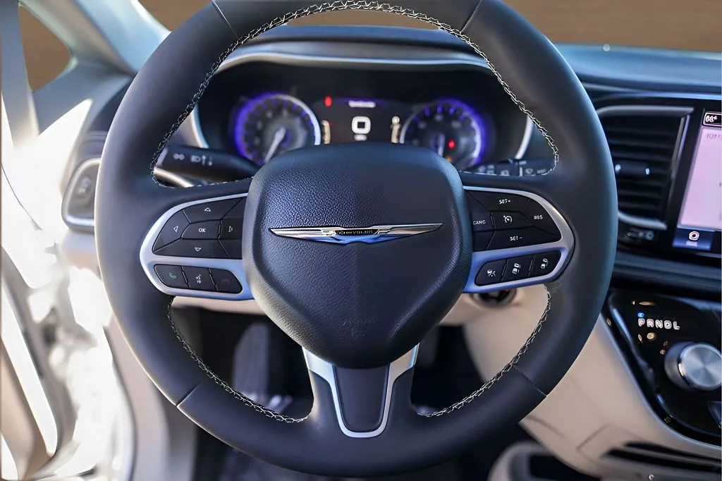 Chrysler Pacifica photo 15