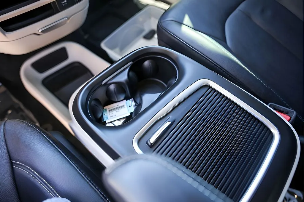 Chrysler Pacifica photo 24