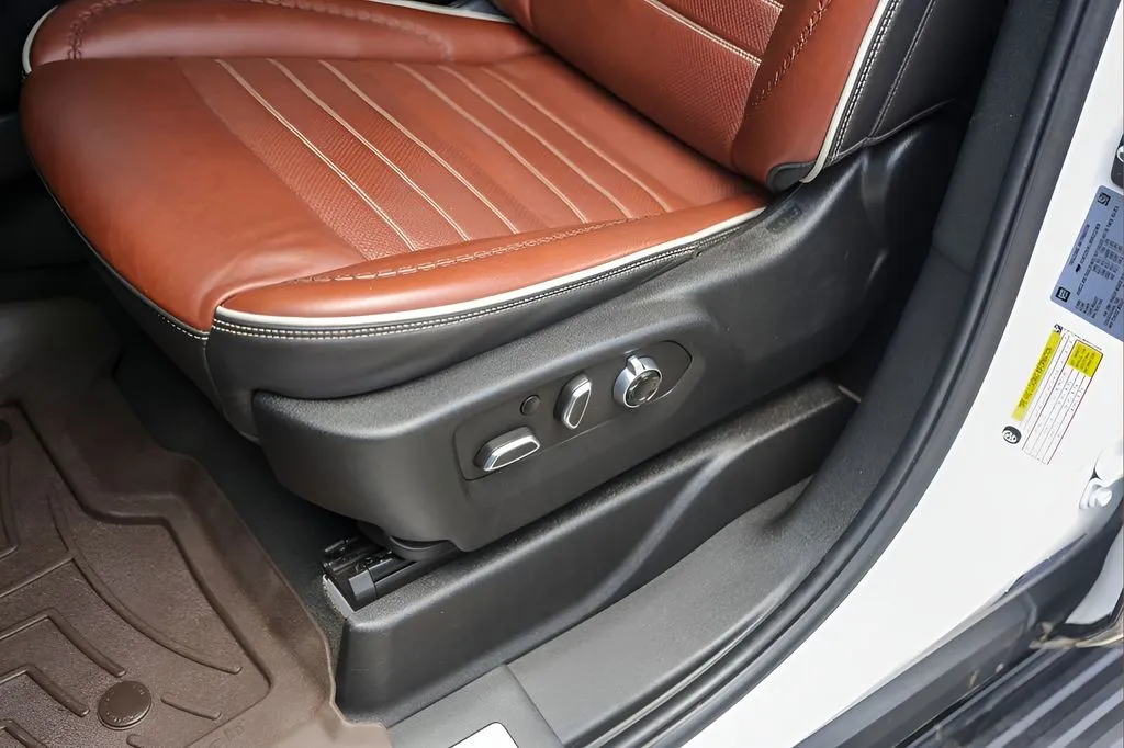 GMC Yukon XL photo 8