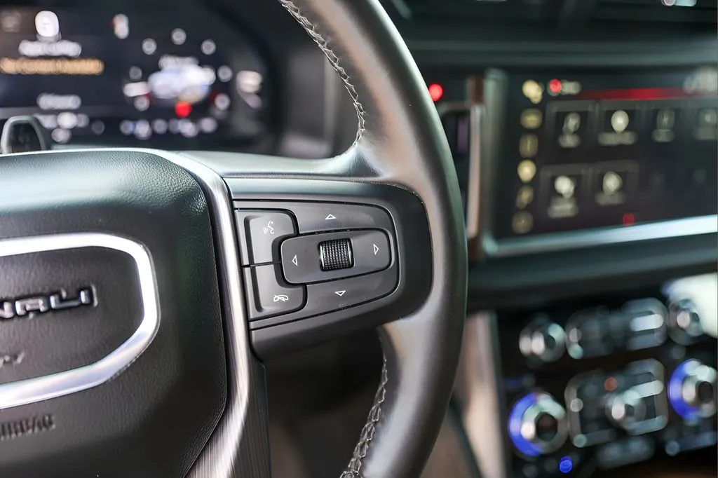 GMC Yukon XL photo 12