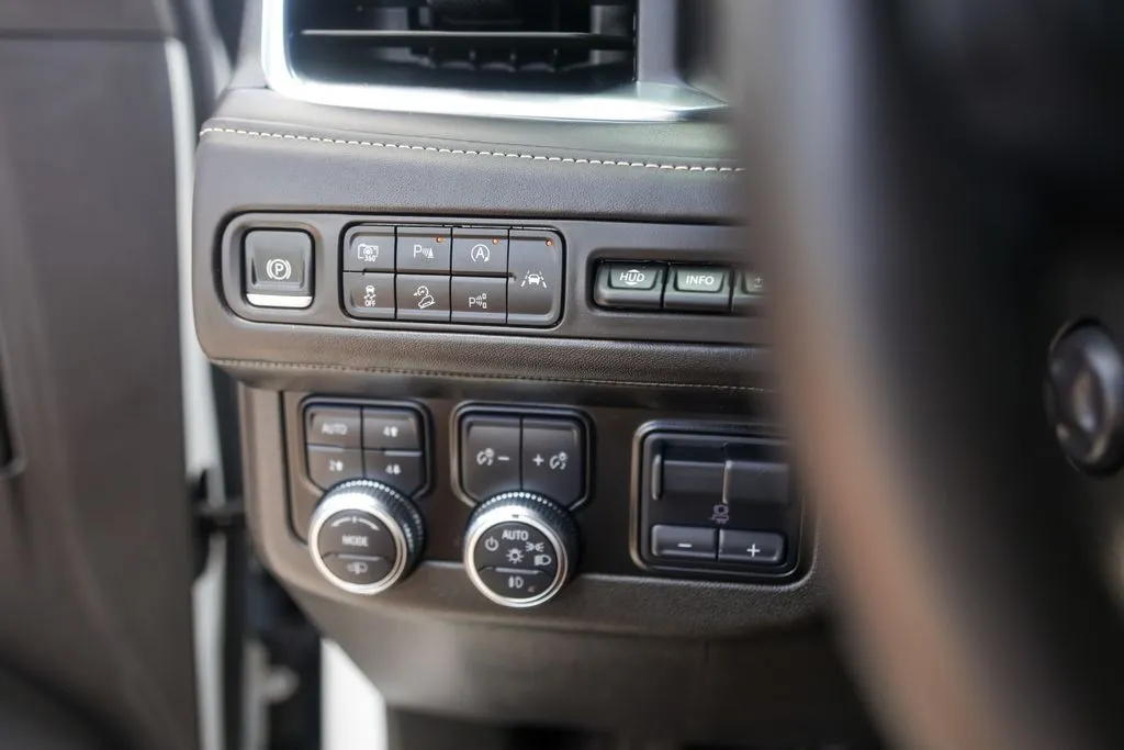 GMC Yukon XL photo 14
