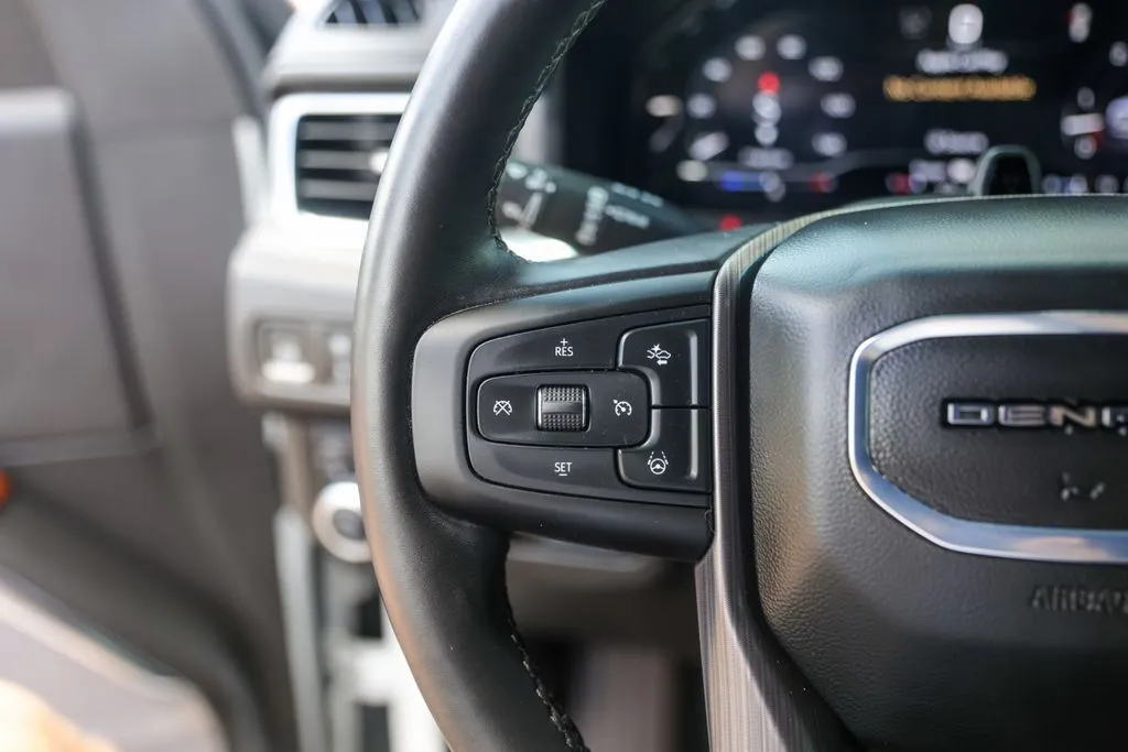 GMC Yukon XL photo 13