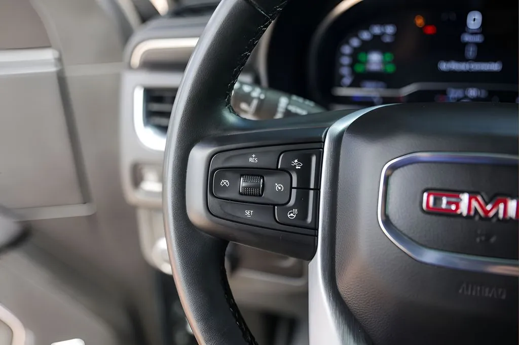 GMC Yukon photo 14