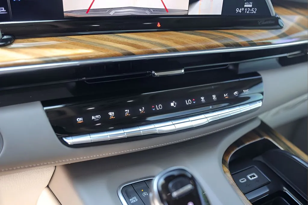 Cadillac Escalade photo 17