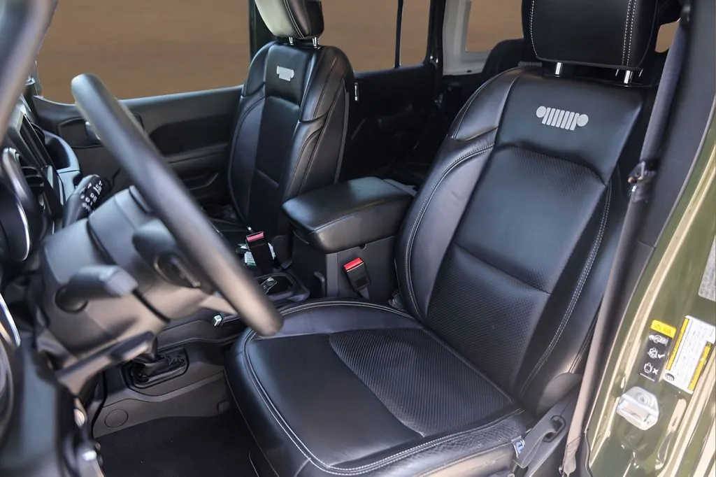 Jeep Wrangler photo 7