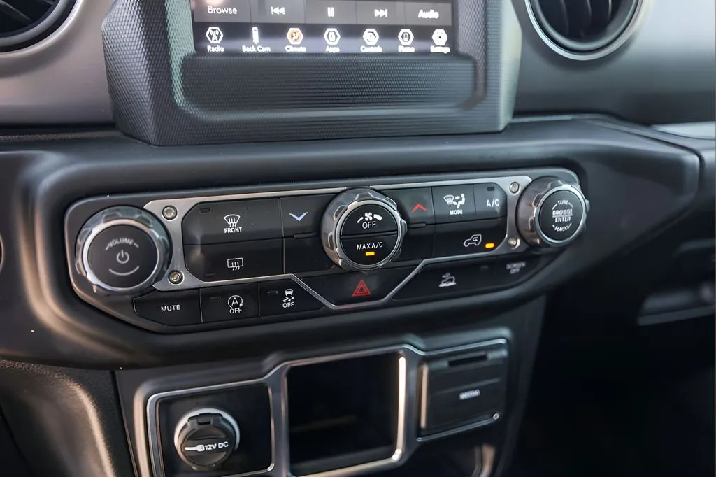Jeep Wrangler photo 17