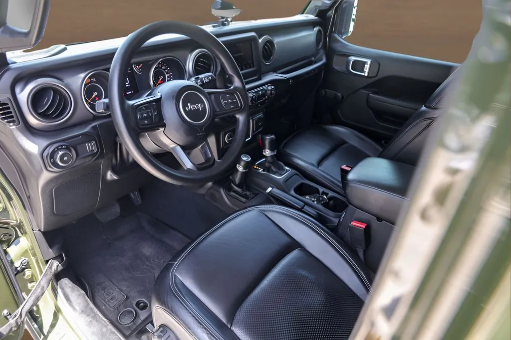 Jeep Wrangler photo 10
