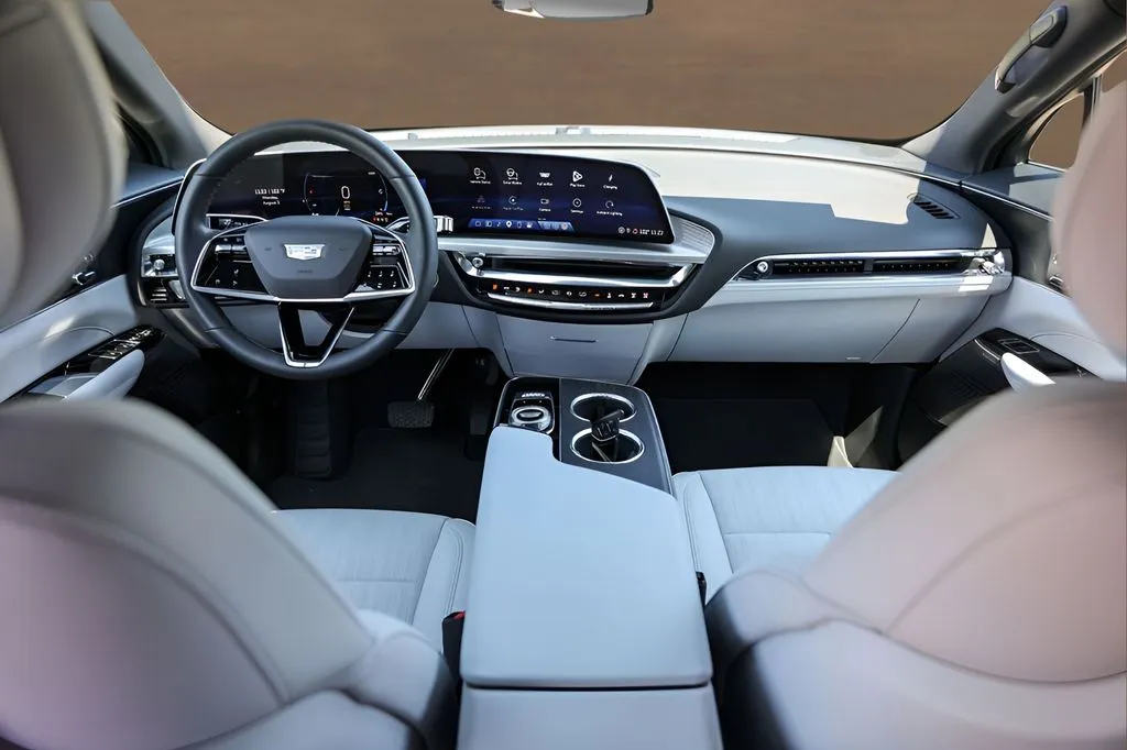Cadillac Lyriq photo 24