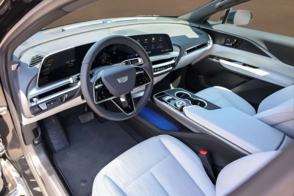 Cadillac Lyriq photo 9