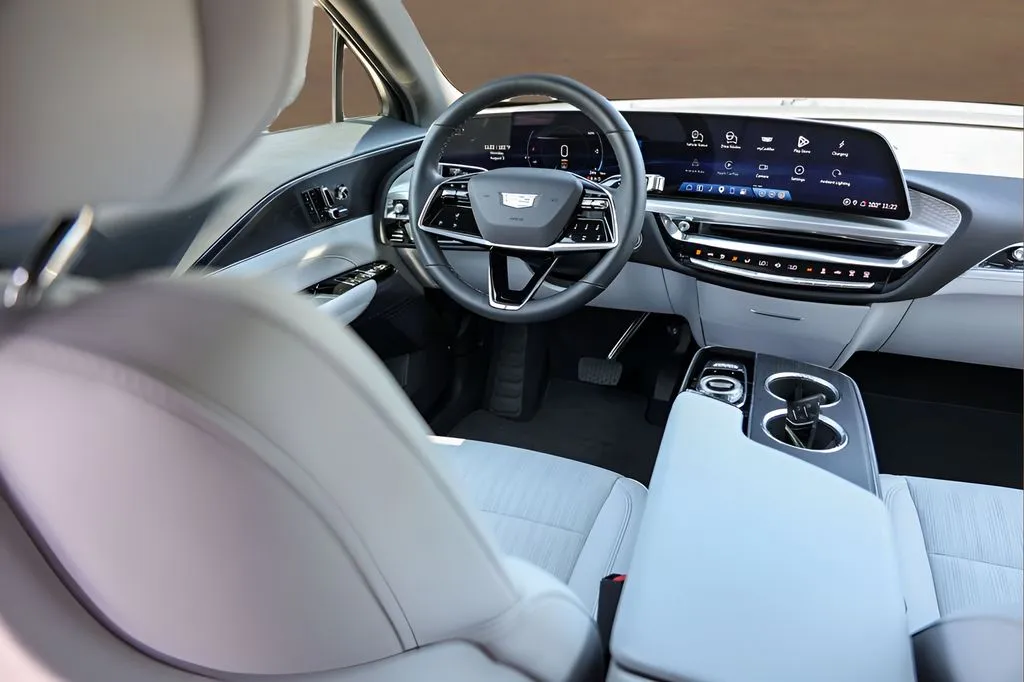 Cadillac Lyriq photo 25