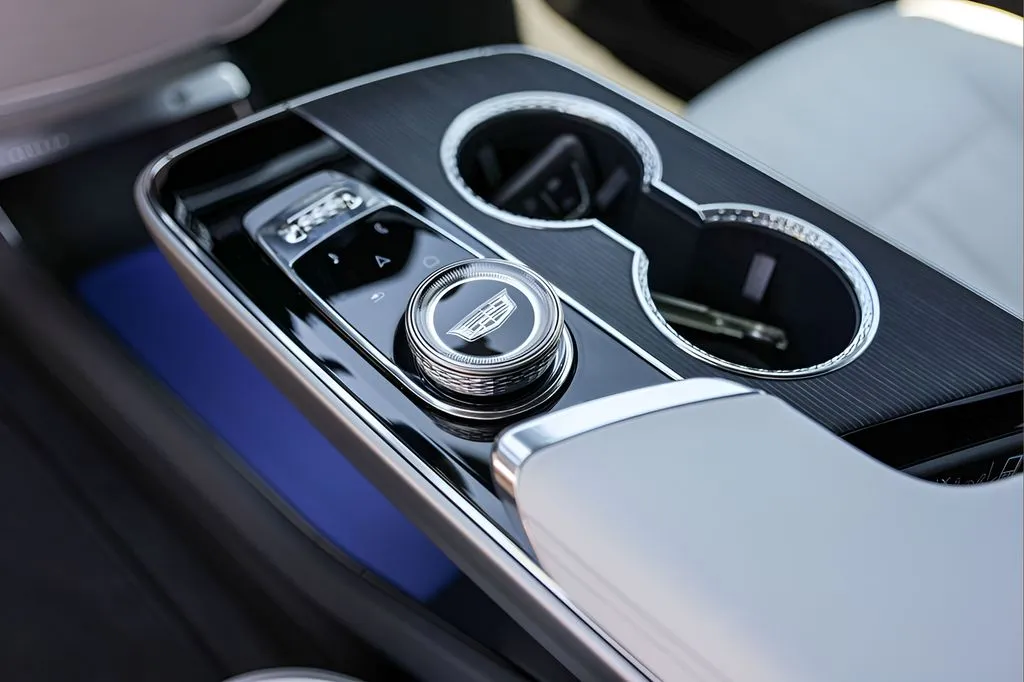 Cadillac Lyriq photo 18