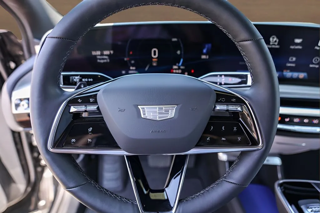 Cadillac Lyriq photo 11