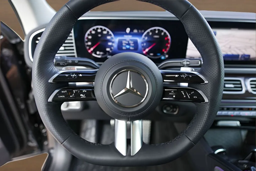 Mercedes-Benz GLS photo 11
