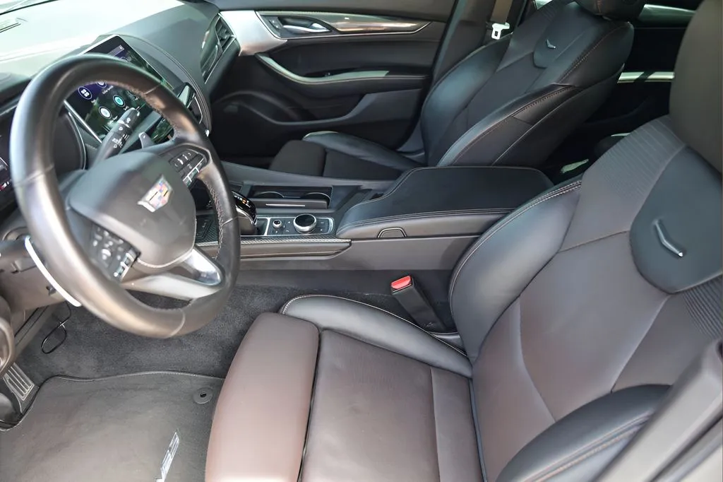 Cadillac CT5 photo 9