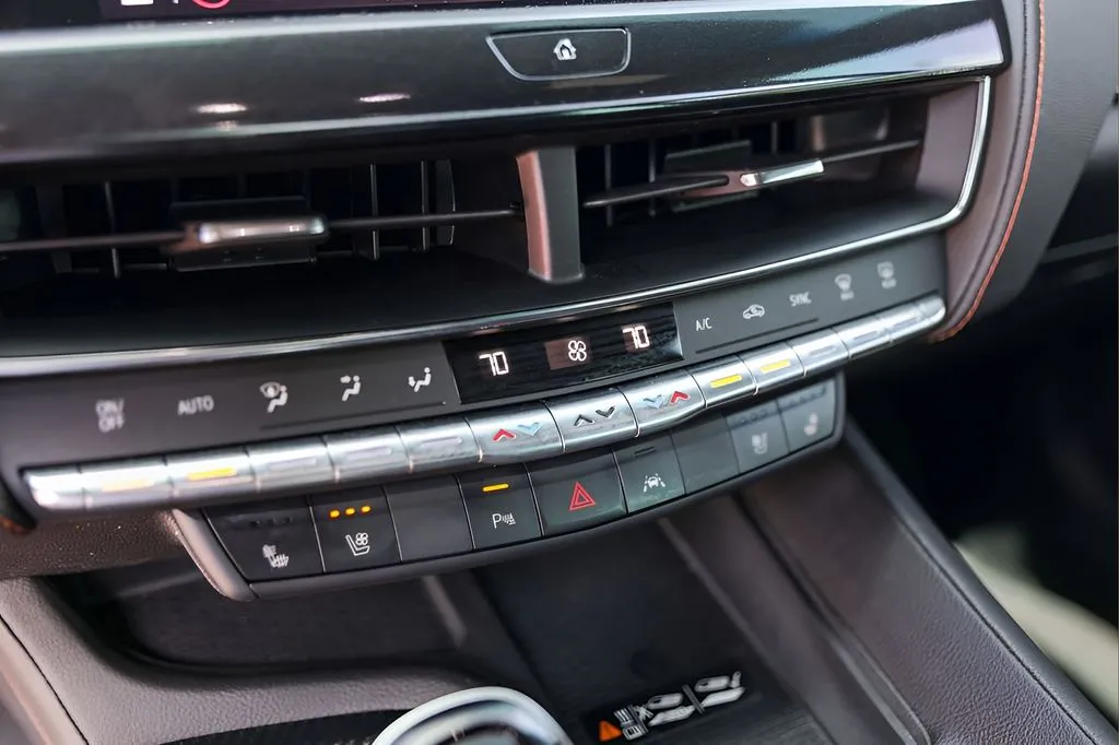 Cadillac CT5 photo 18